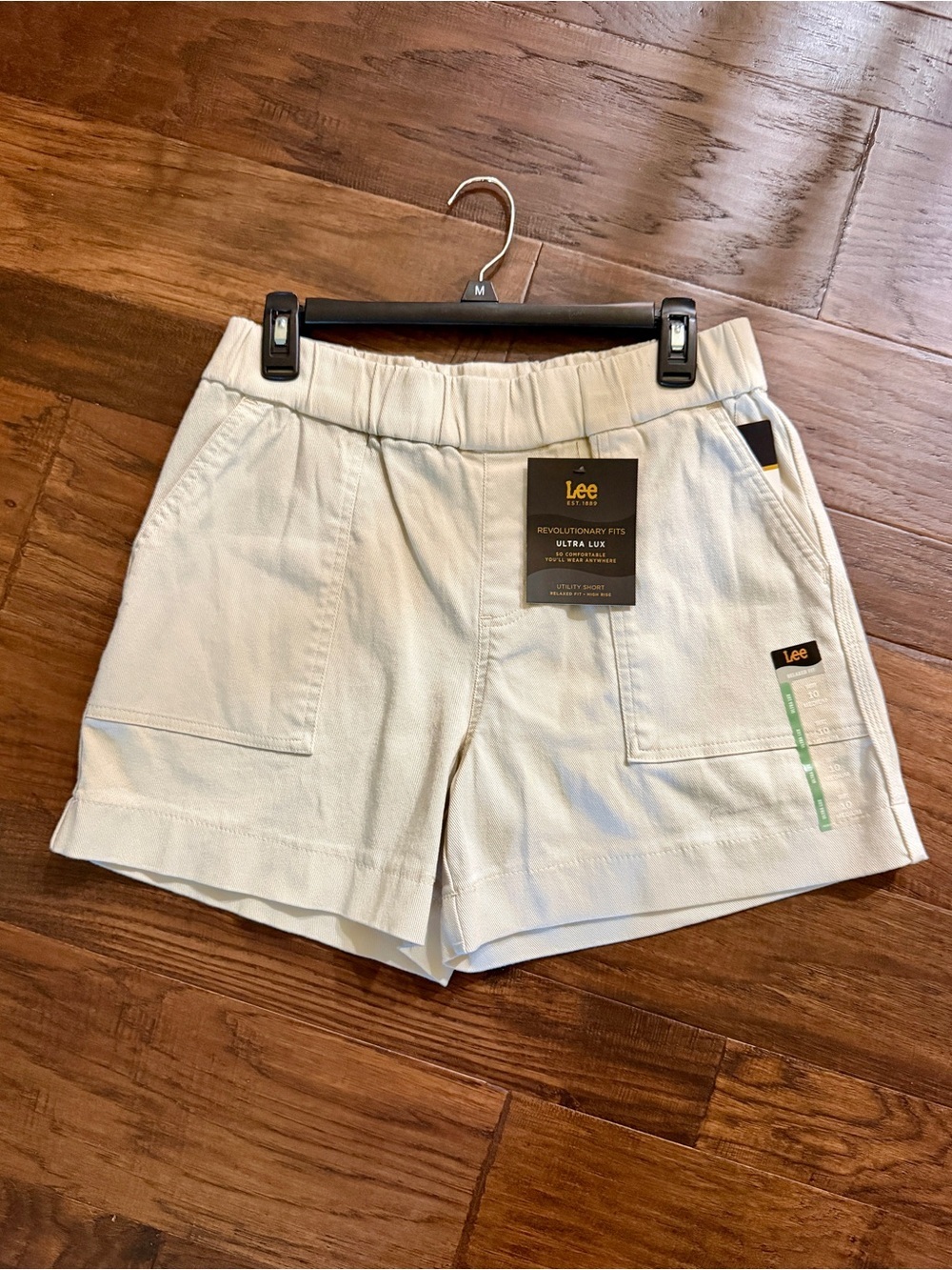 LEE, NWT, WOMENS, ULTRA LUX, OFF-WHITE, UTILITY SHORTS. SIZE 10